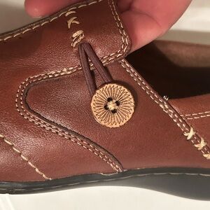 NEW Clarks 9.5 Brown Leather Slip On Loafers with Button & Decorative Stitching